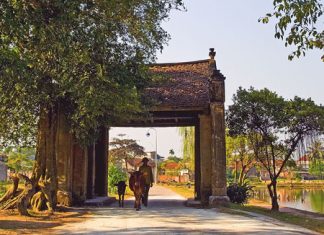 the gate of duong lam village