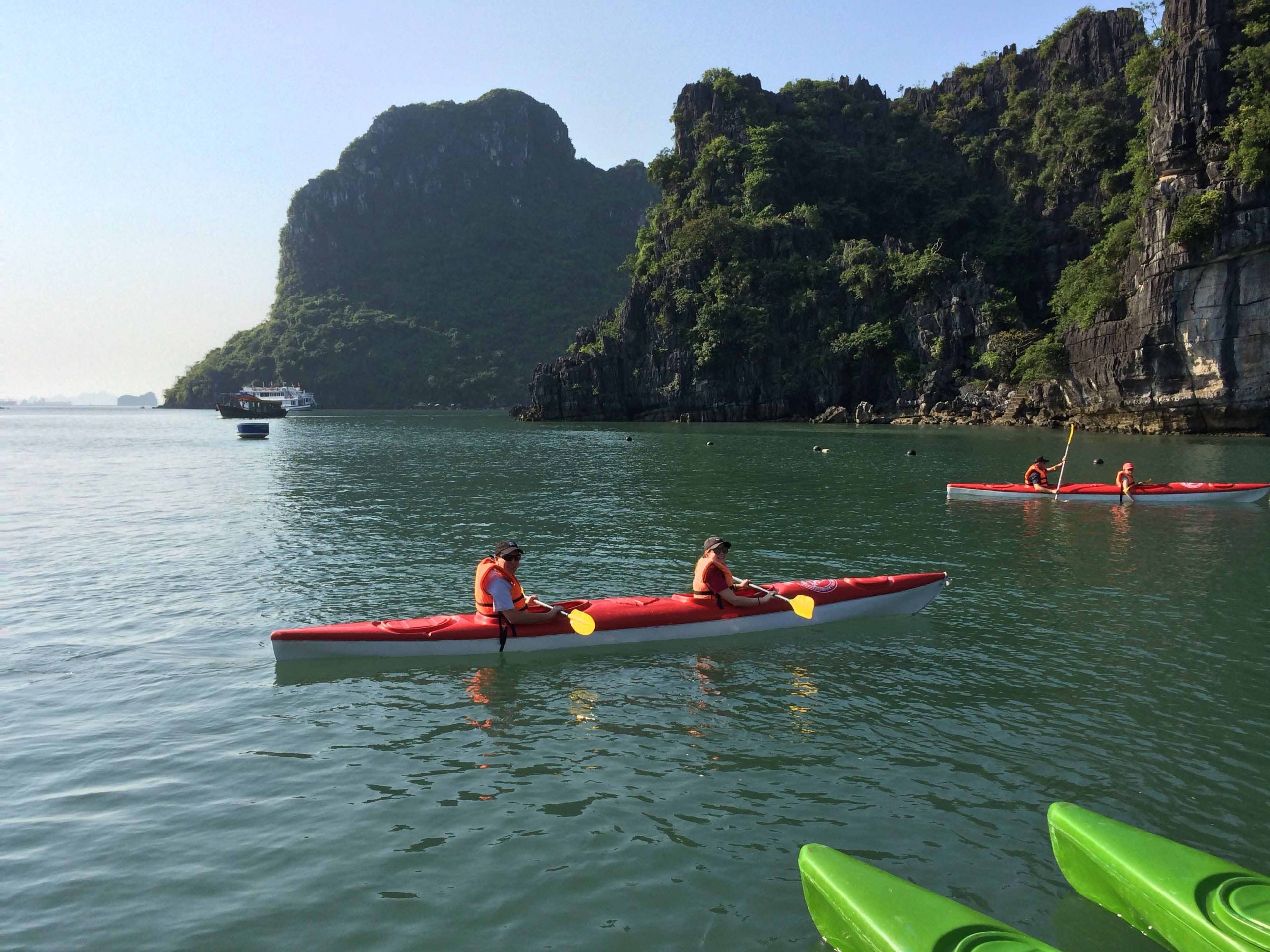 kayaking in halong bay