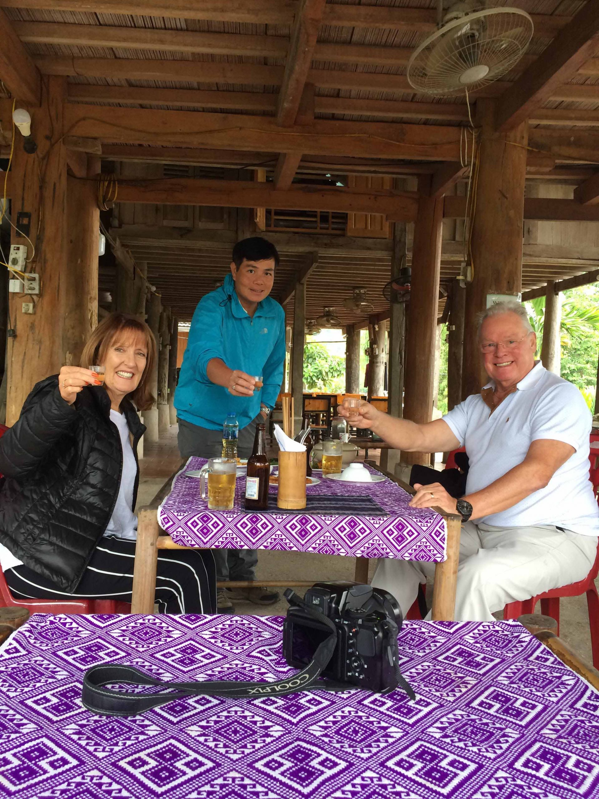 have lunch in homestay of mai chau