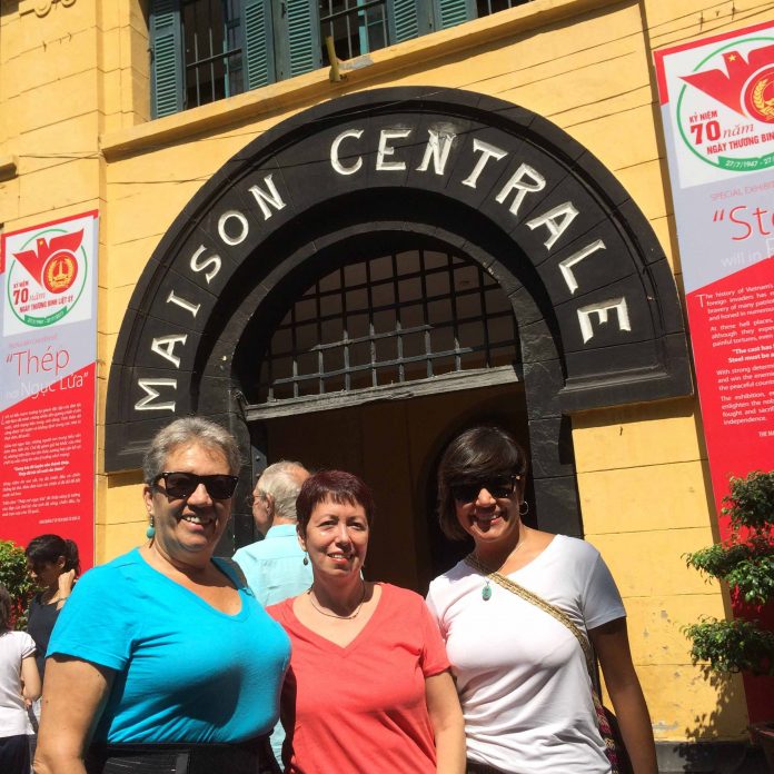 hoa lo walking tour